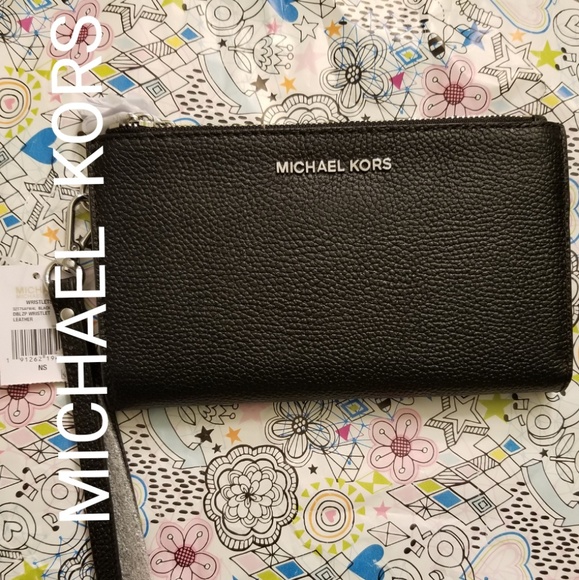 Michael Kors Handbags - 💼 AUTH MICHAEL KORS LEATHER DOUBLE ZIP WRISTLET